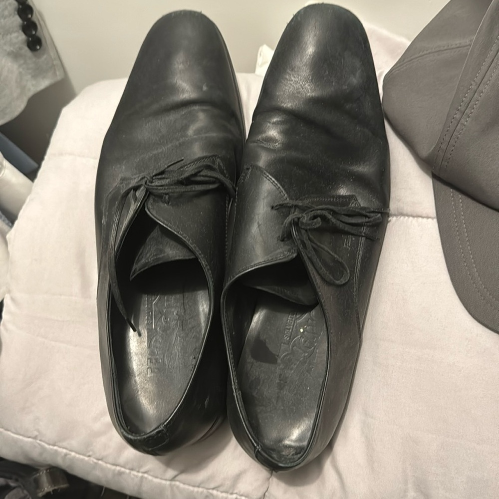 Men’s 9.5 shoe Ferragamo black lace up